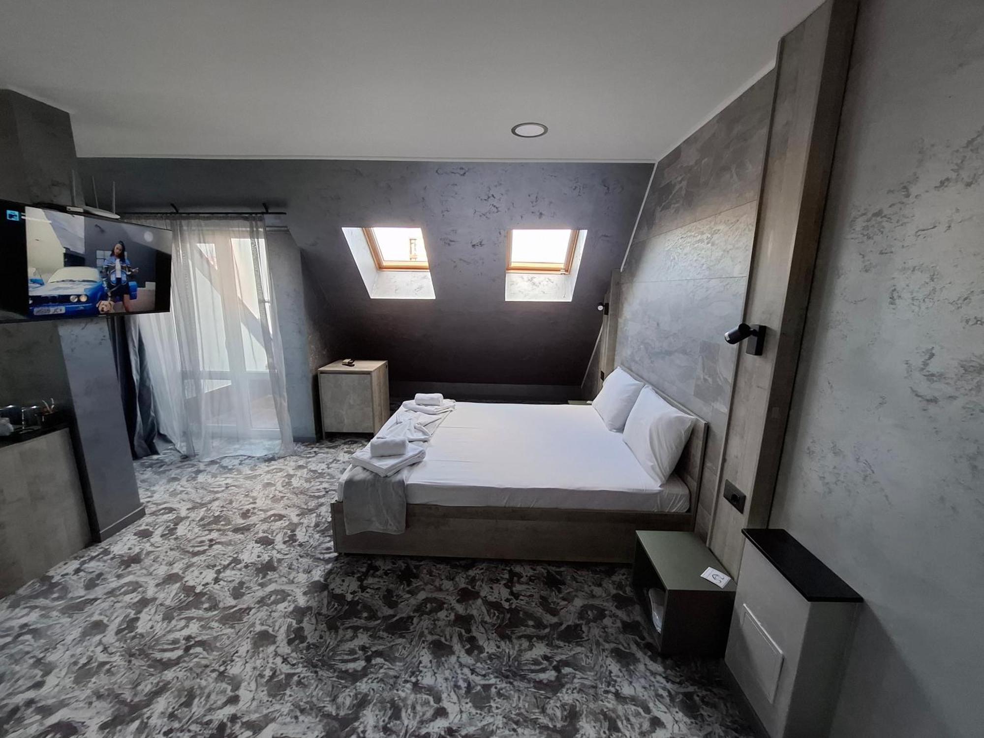 Rcr Einstein 2 Aparthotel